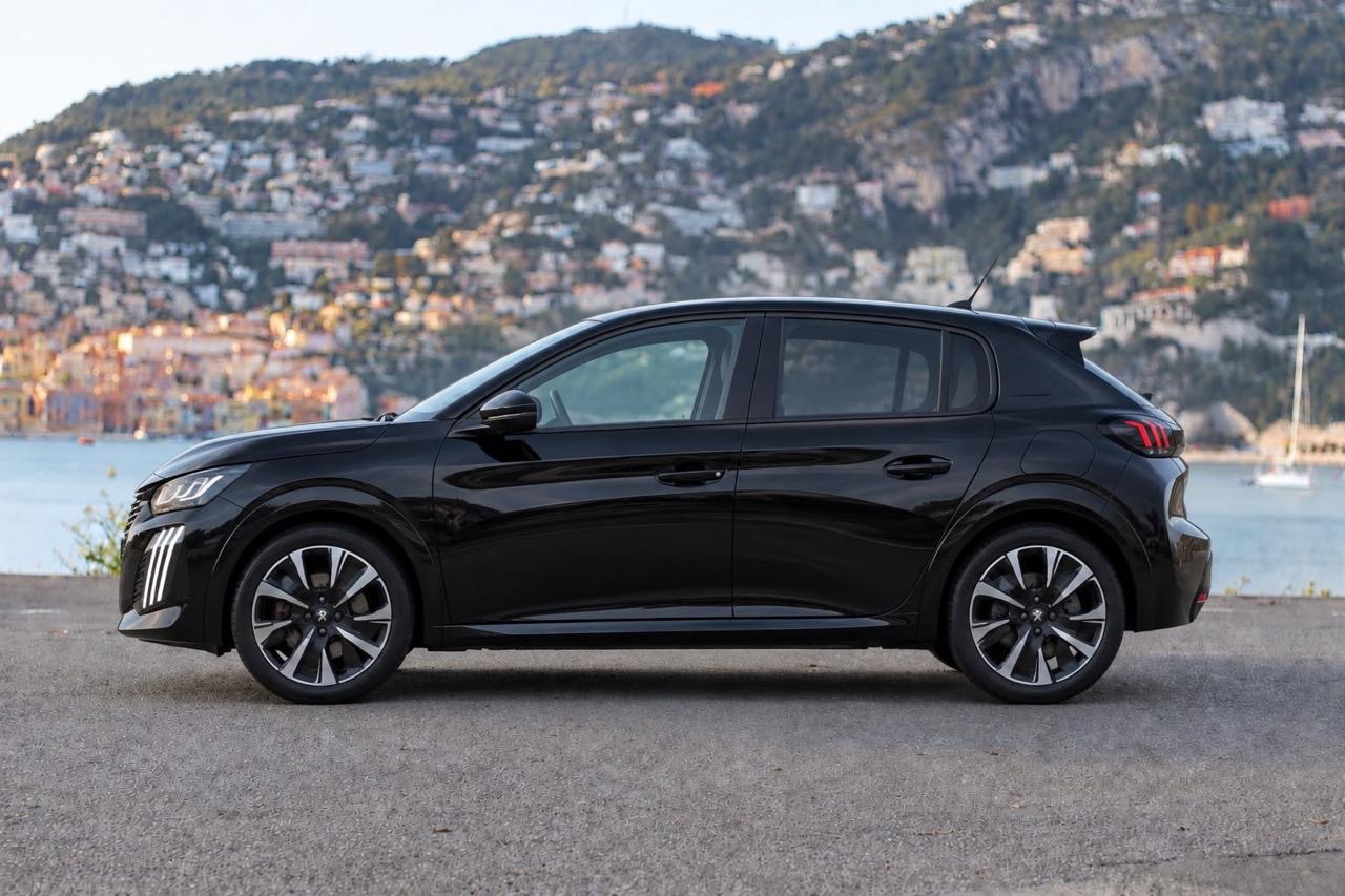 Peugeot 208 - exterior view 2