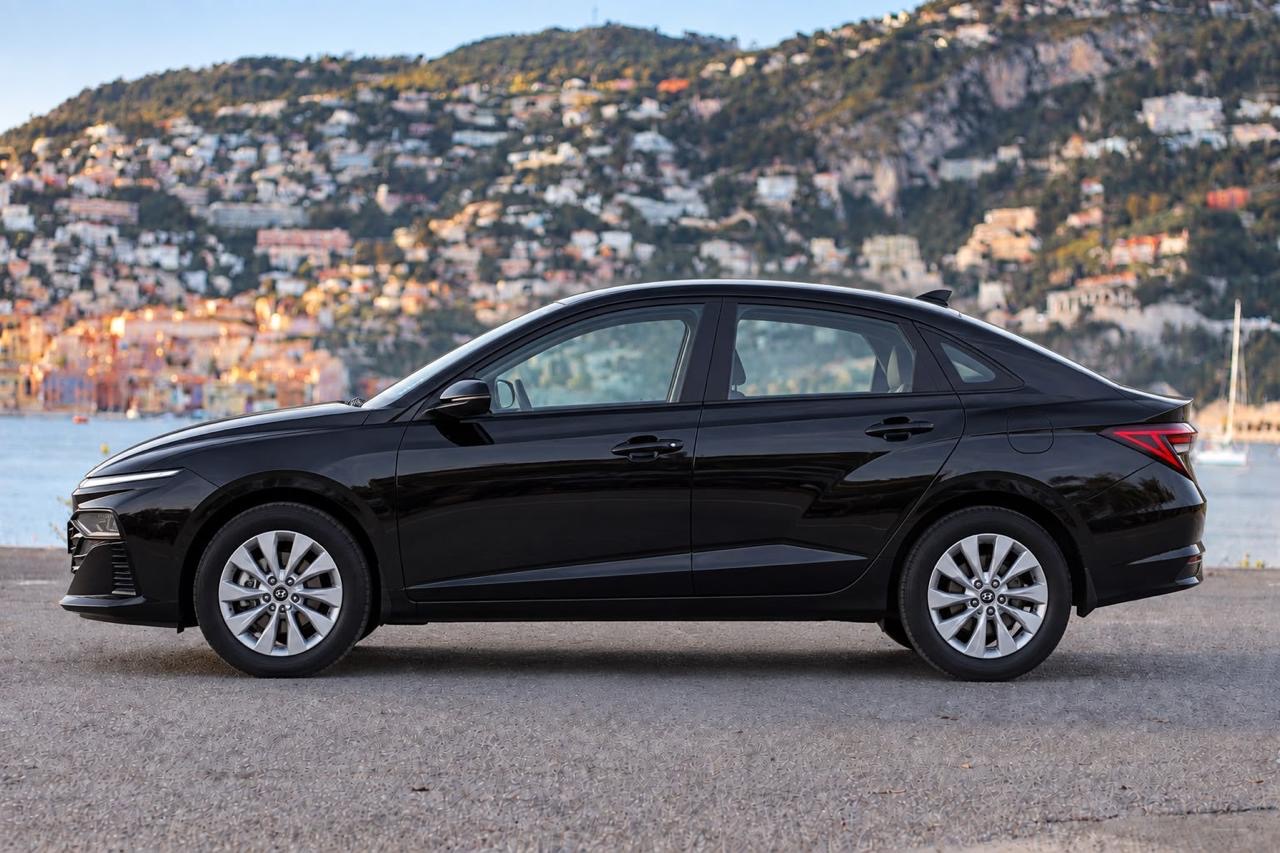 Hyundai Accent - exterior view 2